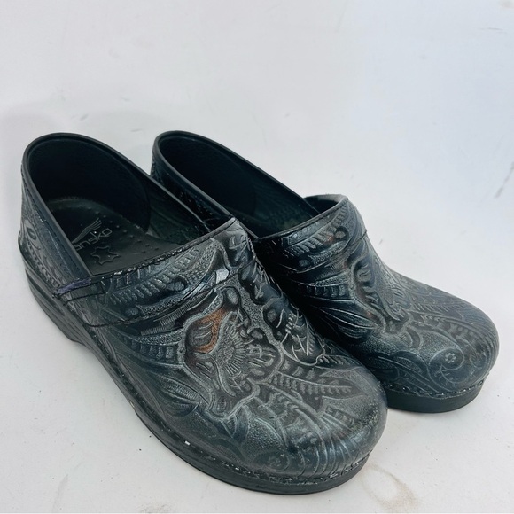 DANSKO Professional Black Floral Tooled Leather Embossed Womens Clogs 38 us 7.5 - Picture 3 of 12